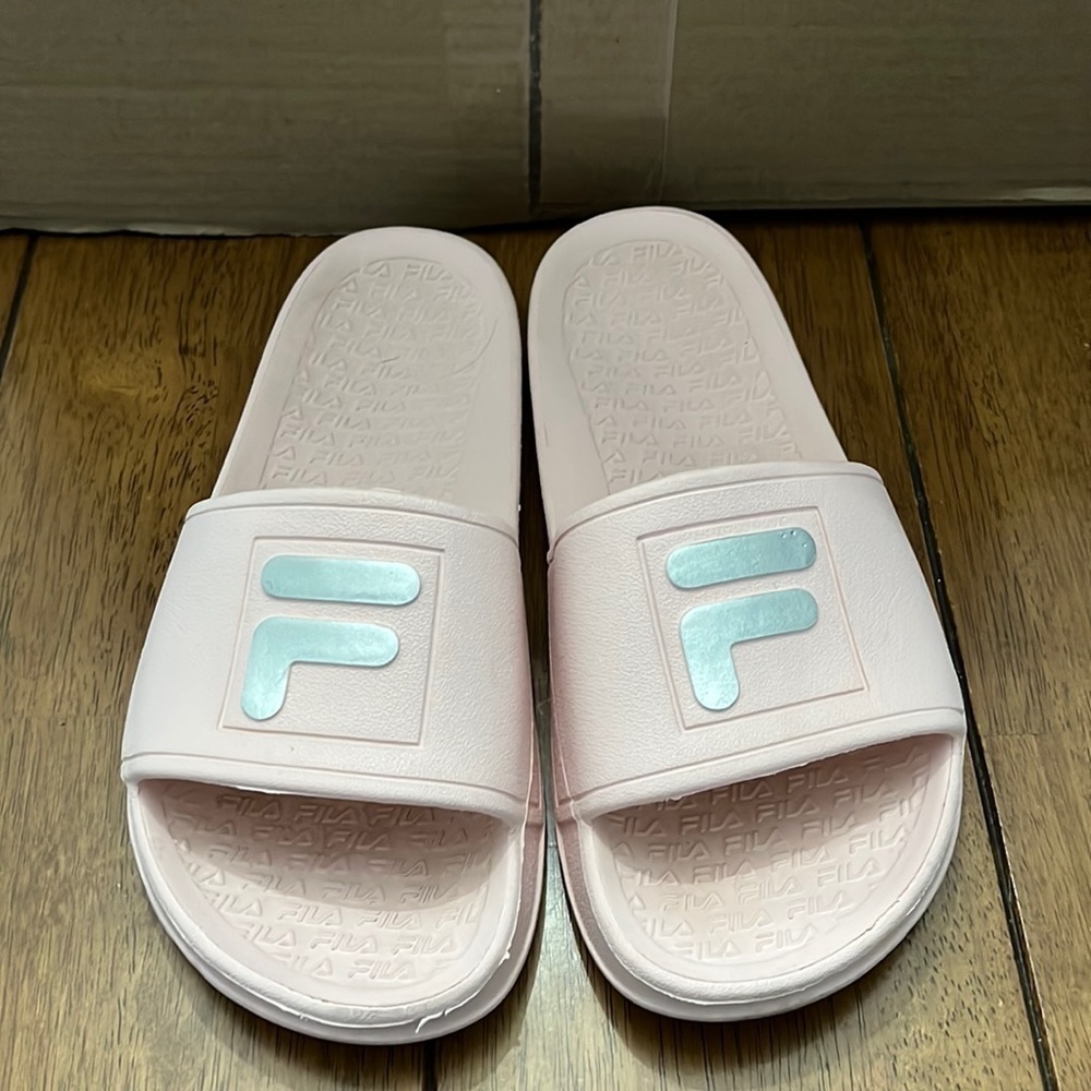 Women’s Fila sandals. Size 6.